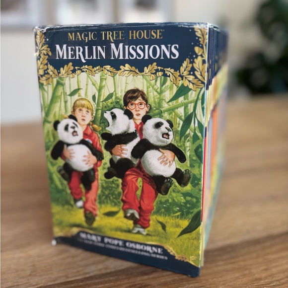 Magic Tree House Book Series, Merlin Missions (#1-25 set) - Picture 10 of 11